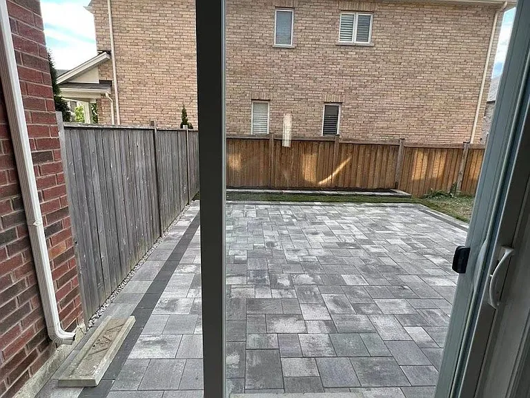 80 Brock Ave — Photo 20