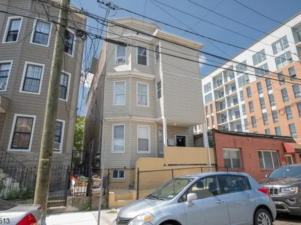 20 17th Ave, Paterson City, NJ 07501