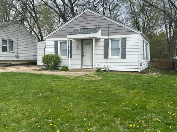 5106 N Glen Elm Dr, Peoria Heights, IL 61616