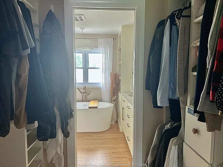 338 Barry Ave — Photo 12