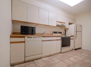 1337 Broadway #L10, Hewlett, NY 11557