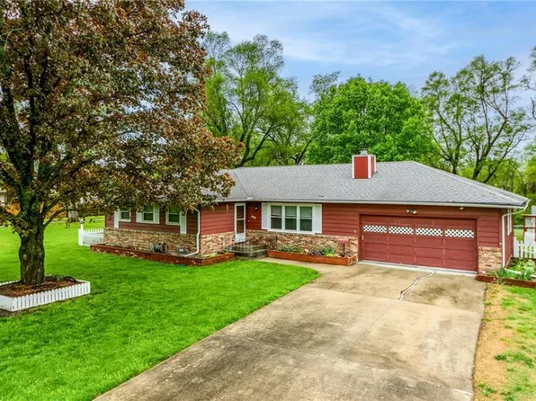 8006 Harris Ave, Raytown, MO 64138