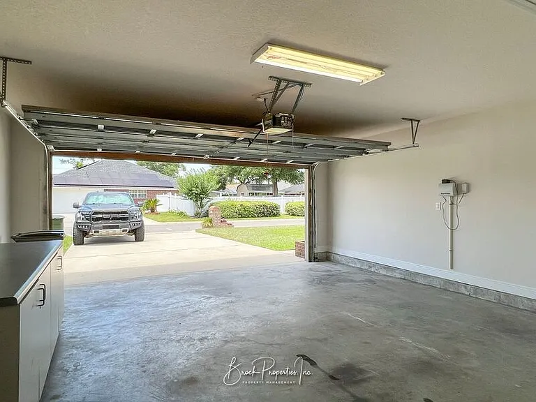 2080 Stennis Dr — Photo 41