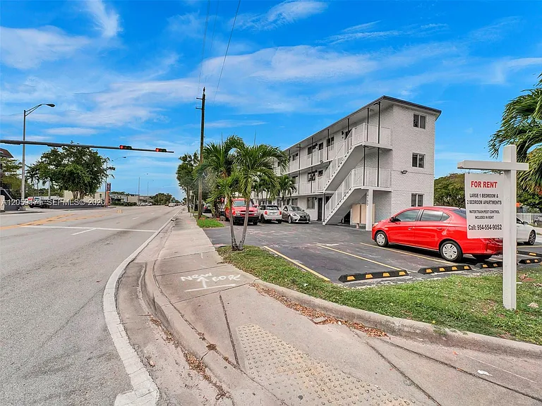 14190 W Dixie Hwy #1 — Photo 2