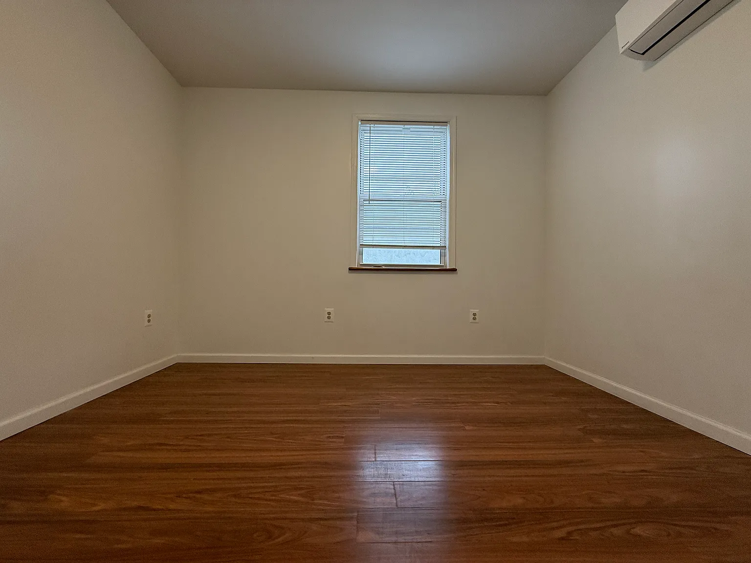 1 bed, $900 — Photo 1