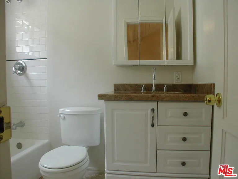 1227 Franklin St #B — Photo 8
