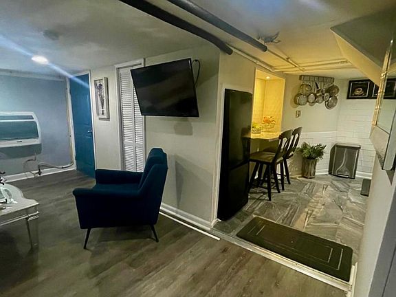 5th image of 140 Frances Pl Unit Basement