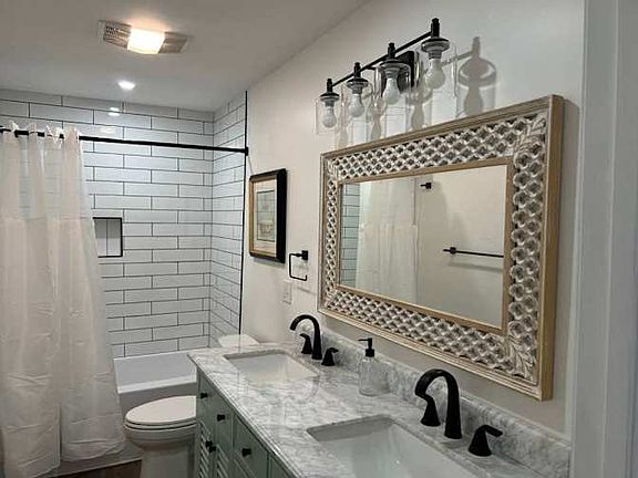 3rd image of 2827 E 5th Ave Room B