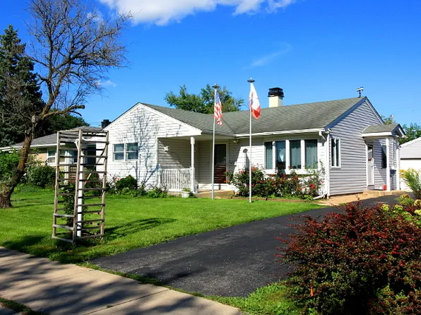 2213 Cedar St, Des Plaines, IL 60018