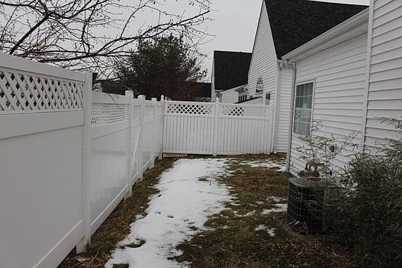 3rd image of 8671 Lazelle Village Dr
