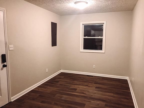 Breakfast nook / dining area off of kitchen
