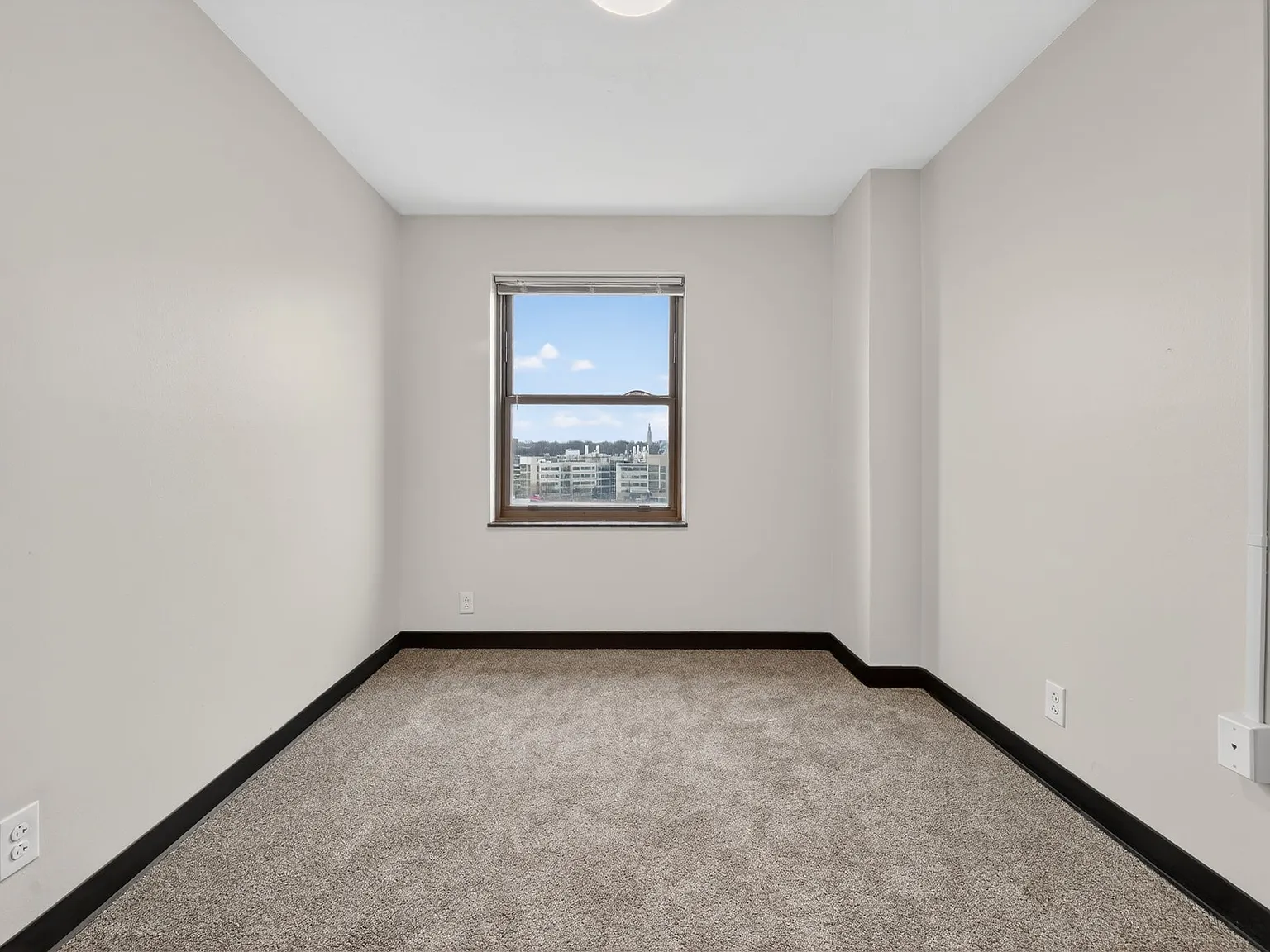 Commodore Place — Photo 3