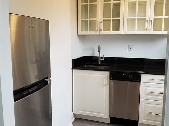 2nd image of 11 Greenridge Ave APT 1E
