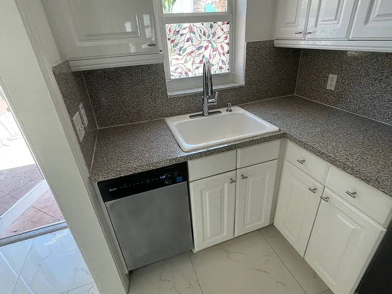 434 NE 7th Ave #6 — Photo 8