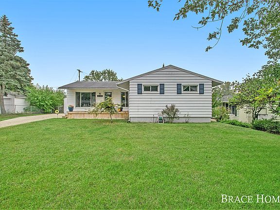 2nd image of 2125 Daylor Dr NE