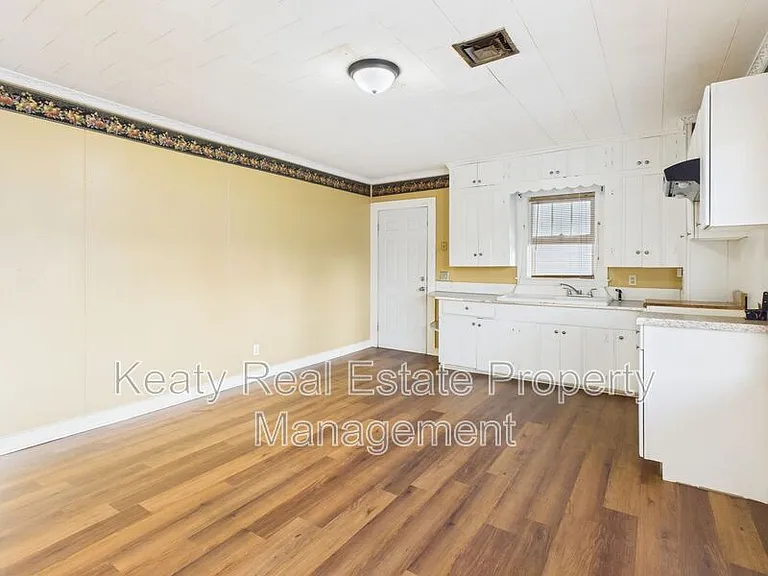 413 Dorothy St — Photo 10