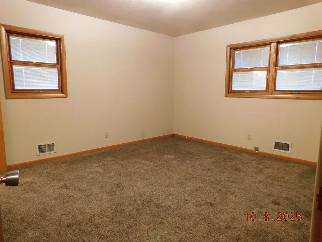 3 bed, 1194 sqft, $1,350 — Photo 3