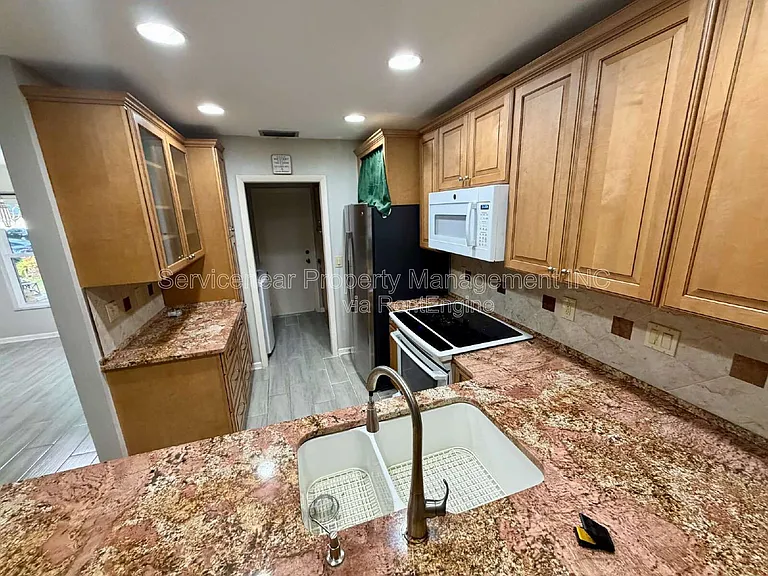423 Whispering Oaks Ct — Photo 23