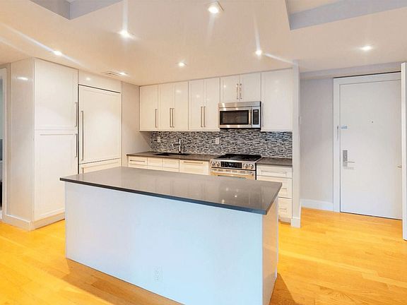 4th image of 301 E 47th St APT 5O