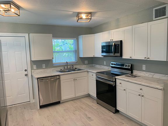 4th image of 1579 Connecticut Ave NE