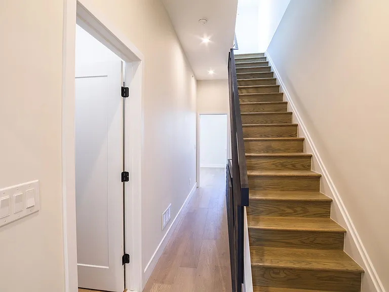 2147 N Franklin St — Photo 10