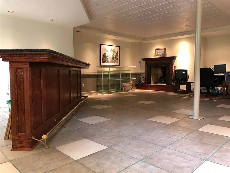 1010 Kingsway Dr — Photo 5
