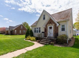 2038 D St SW, Cedar Rapids, IA 52404