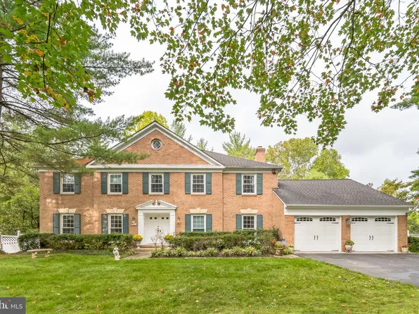 7629 Royal Dominion Dr, Bethesda, MD 20817