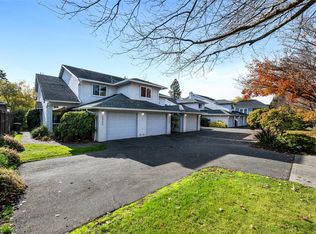 1769 Bay St, Victoria, BC V8R 2B9