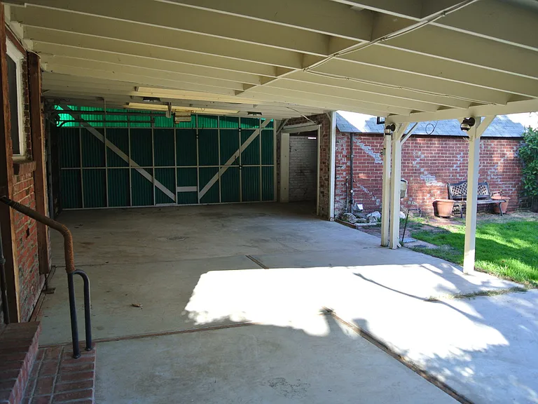 1341 Maple St — Photo 17