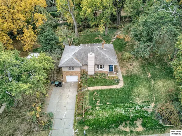 8539 Underwood Ave, Omaha, NE 68114