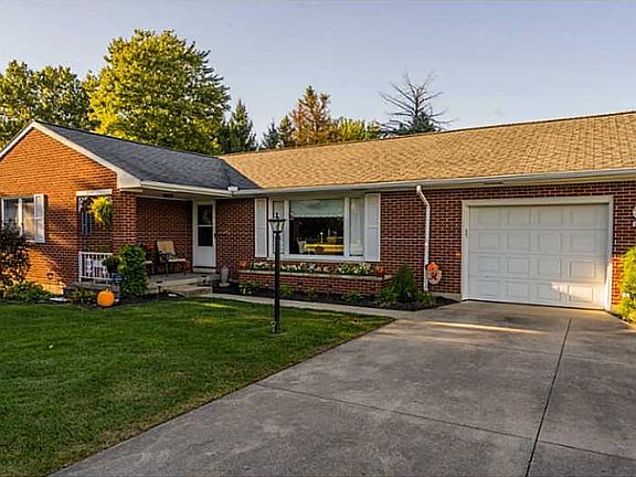 3rd image of 21 Woodside Dr
