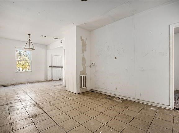 3rd image of 2728 Holly St