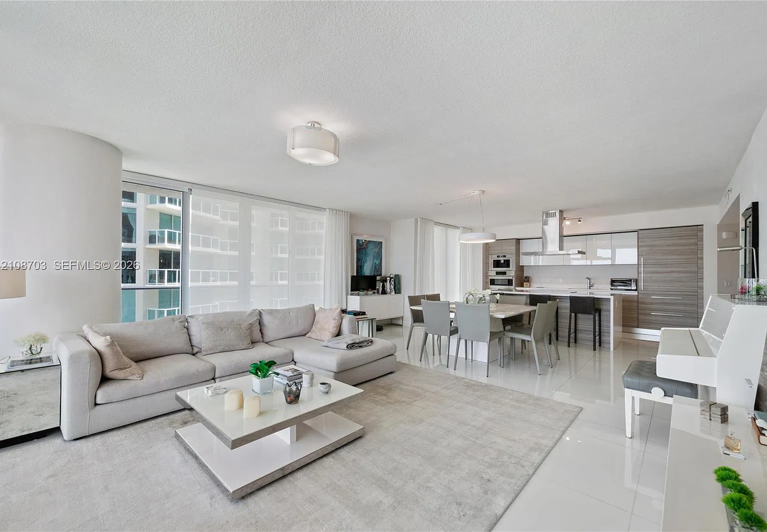 Parque Towers Condo — Photo 3