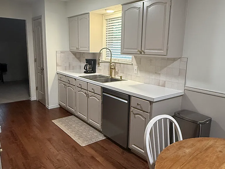 7135 Cosgrove Dr — Photo 2