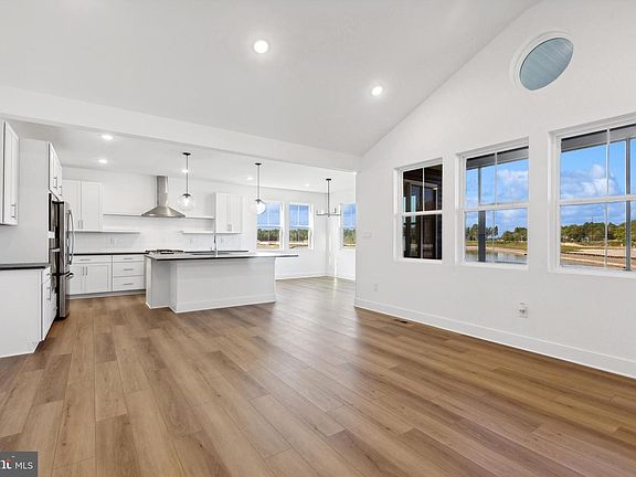 4th image of 36453 Maple Ridge Ln