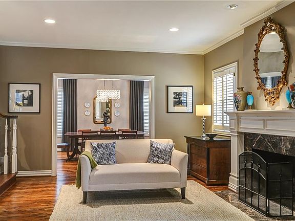 3rd image of 4541 S Versailles Ave