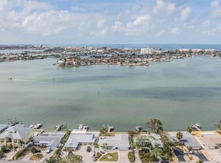 7092 S Shore Dr S, South Pasadena, FL 33707