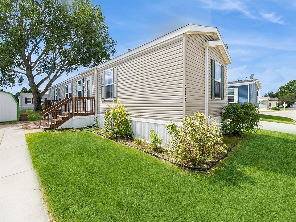 1st image of 319 SE Autumn Park Dr
