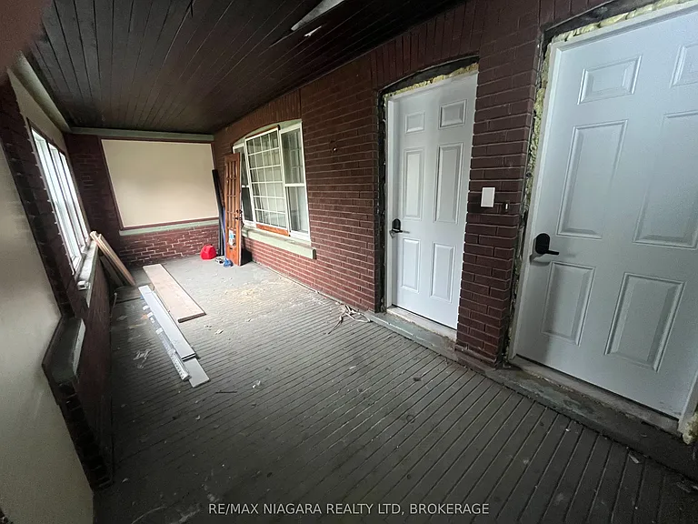 243 Dufferin St #UPPER FRONT — Photo 19