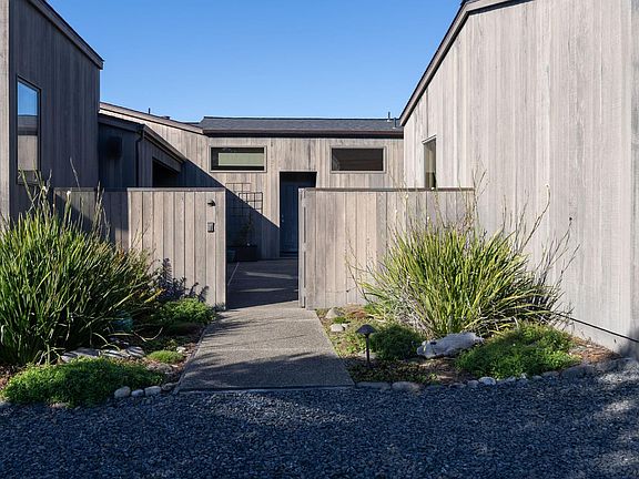 3rd image of 41569 Hatchway