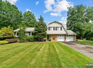8 Alida Pl, Ramsey, NJ 07446