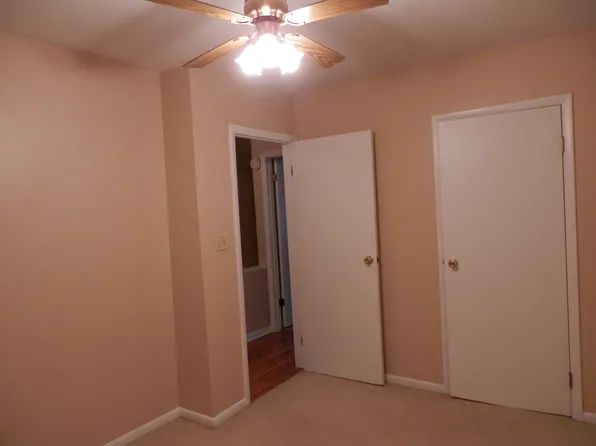 27 Dorsey Ln, Morgantown, WV 26501