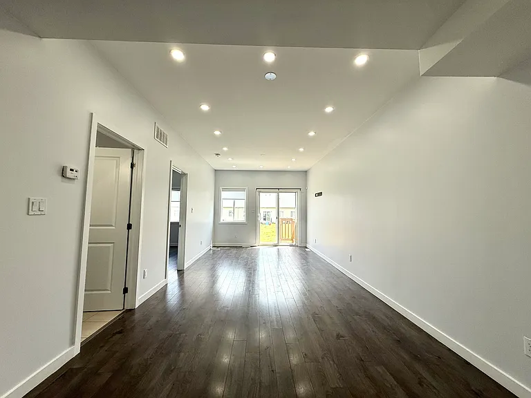403 Chaffey St — Photo 7