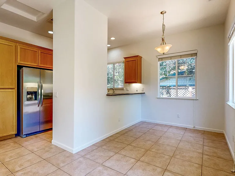 642 Acacia Ln — Photo 23