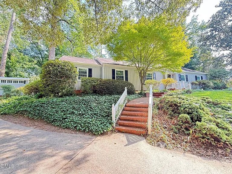 2667 Davis St — Photo 40