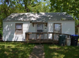 108 SW 27th St, Topeka, KS 66611