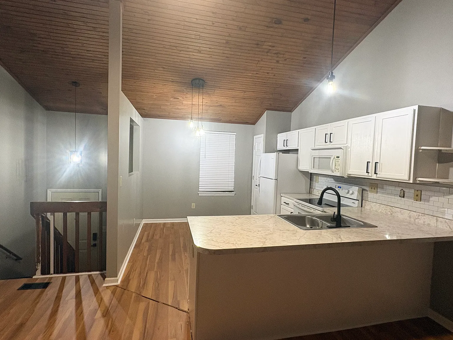 2 bed, 1008 sqft, $1,475 — Photo 3
