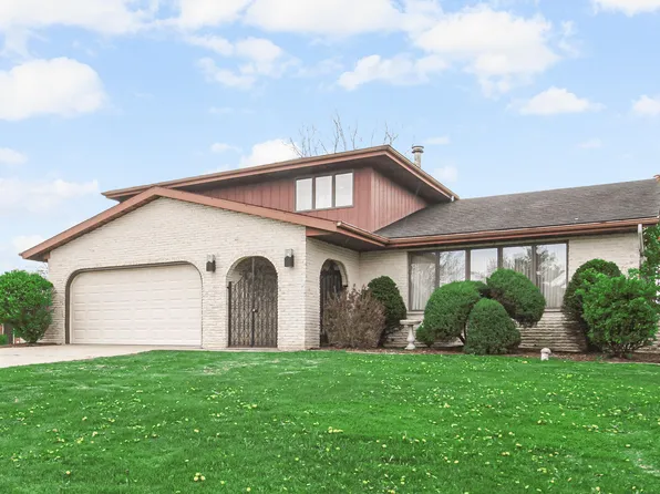 649 W 128th Ct, Crown Point, IN 46307