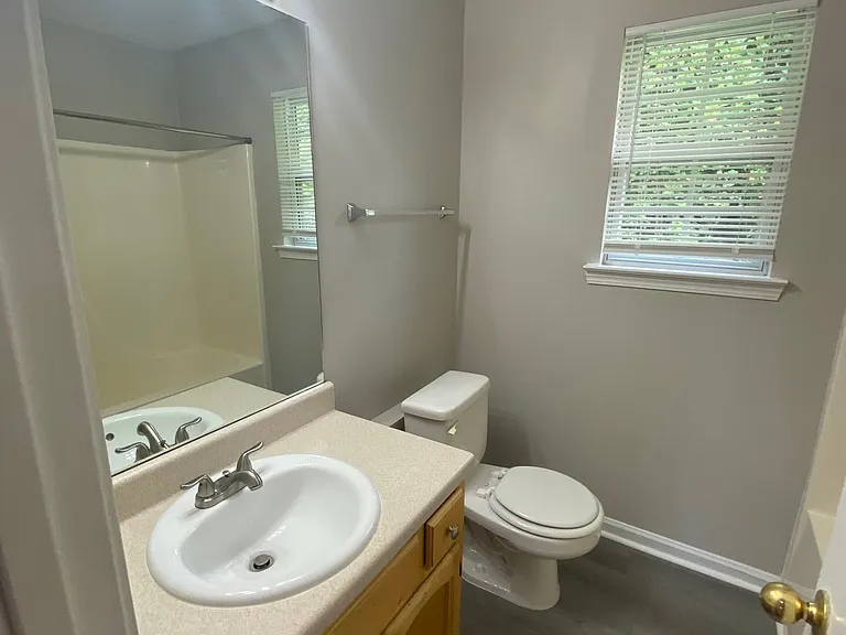 160 Smith Ave #B — Photo 12